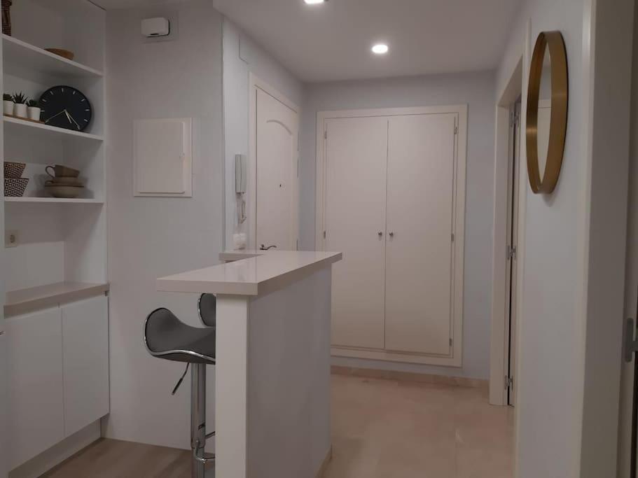 Nuevo-luminoso Y Moderno. Parking Gratis!! Apartamento